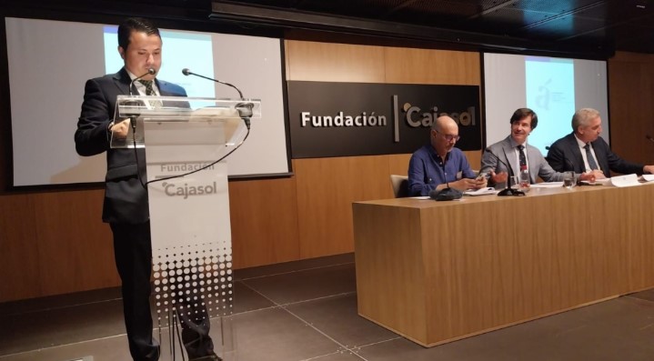 Antonio Higueros presenta el informe de financiación en la Junta Directiva de la Confederación de Empresarios de Sevilla